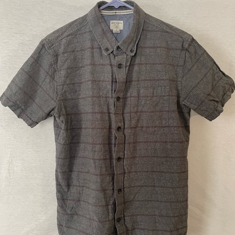 Clean Jack O’Neill button down shirt. Small
